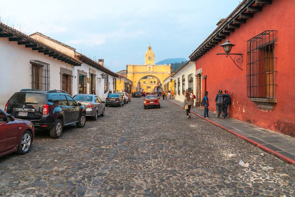 Antigua Guatemala Free Walking Tour – Baroque Ruins, Cobbled Streets & Volcano Views