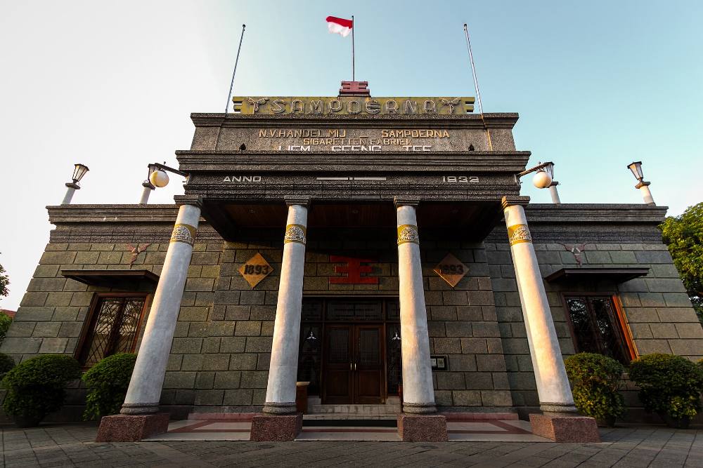 Surabaya Free Walking Tour – Colonial Old Town, Heroes City & Indonesian Heritage