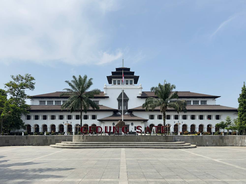 Lawatan Jalan Kaki Percuma Bandung – Bandar Art Deco, Warisan Kolonial & Pesona Tanah Tinggi