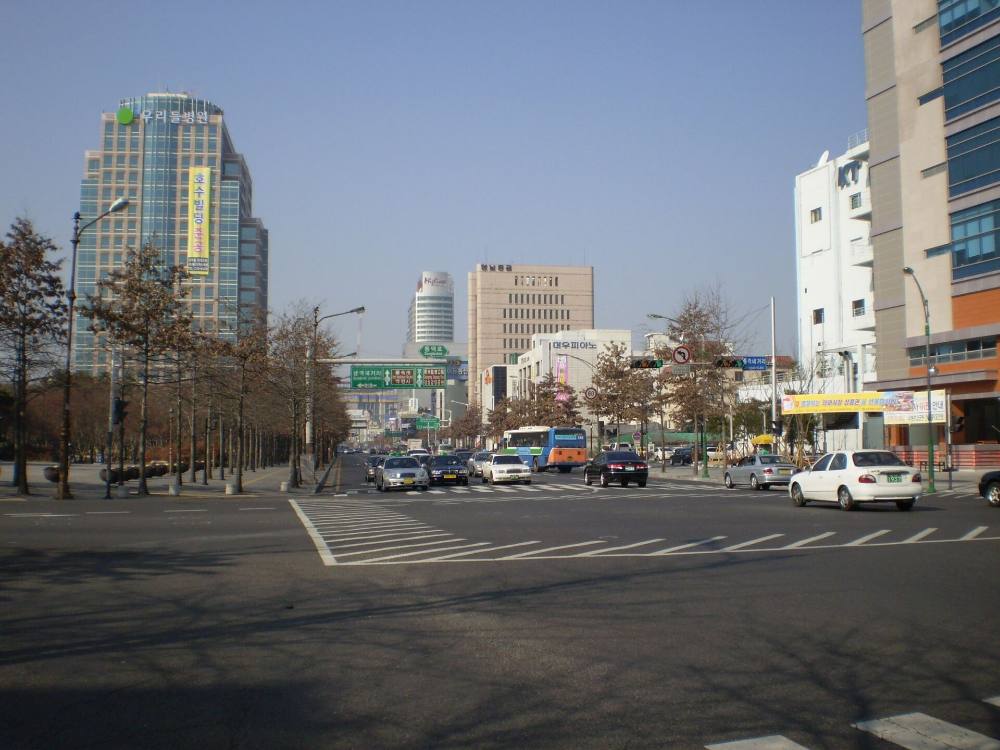 Tour a piedi gratuito di Daegu – vicoli storici, mercato della medicina e città tessile della Corea