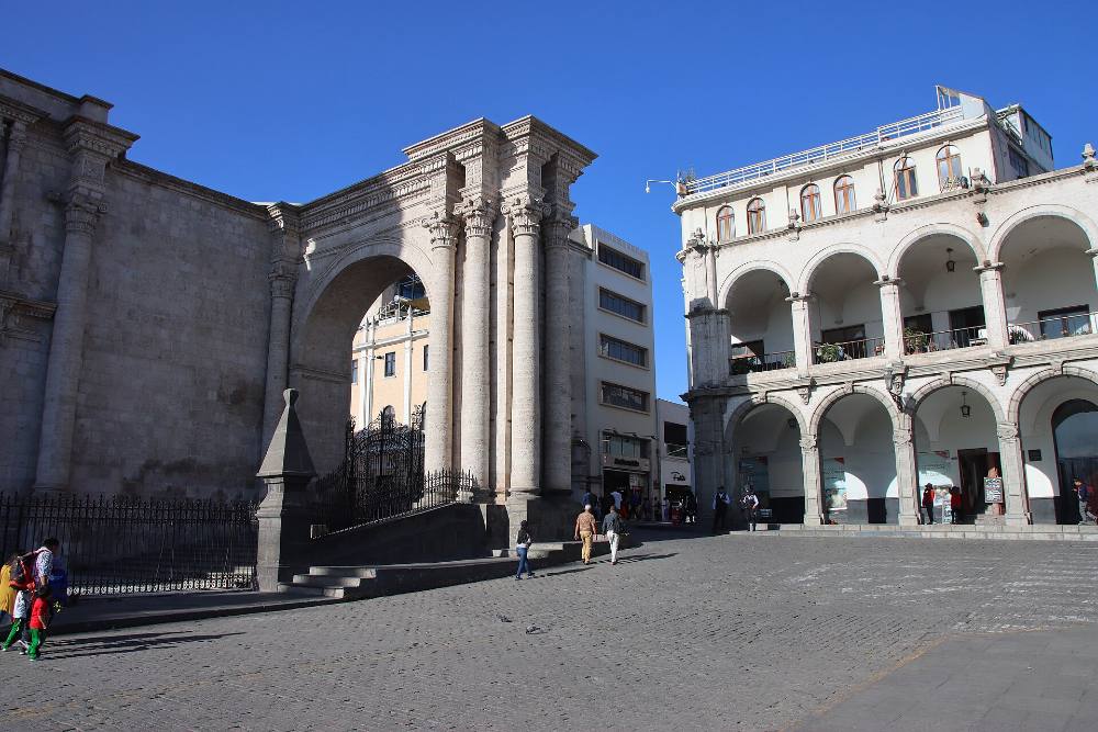 Tour gratuito a piedi di Arequipa – La Città Bianca, splendore coloniale e vedute sui vulcani