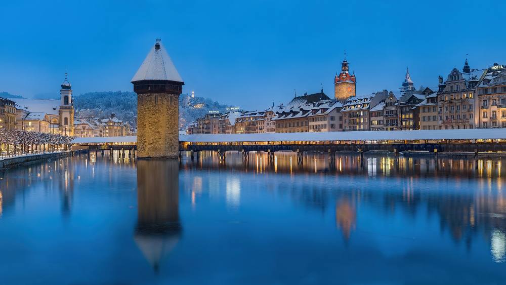 Lucerne Free Walking Tour – Chapel Bridge, Lakeside Old Town & Alpine Views