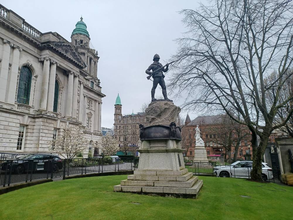 Passeio a pé gratuito por Belfast – City Hall, Cathedral Quarter e uma cidade transformada