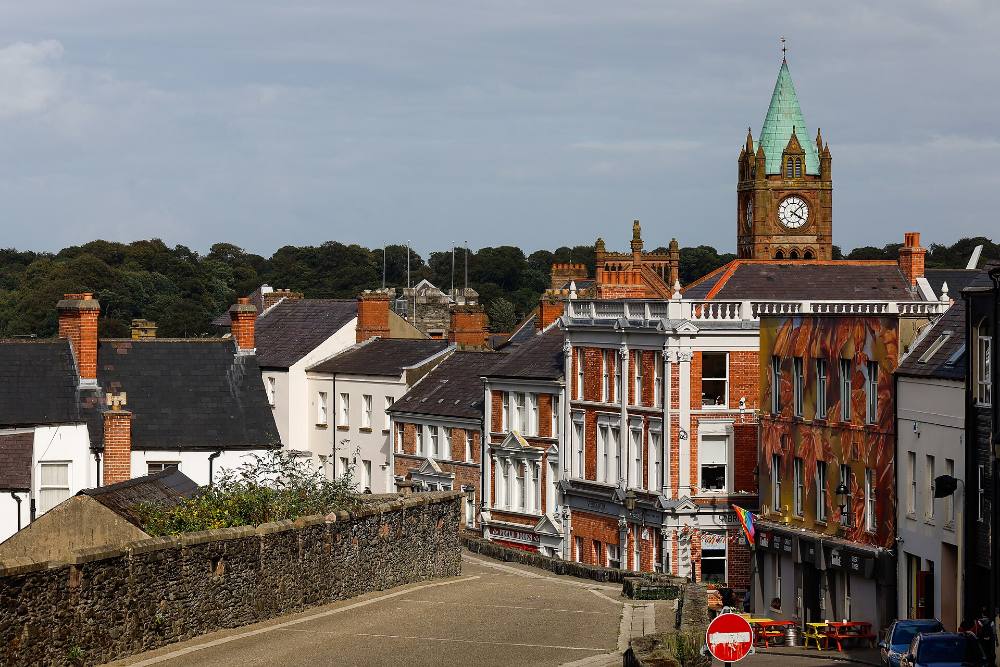 Lawatan Berjalan Percuma Derry – Bandar Bertembok, Guildhall & Ireland Utara Bersejarah