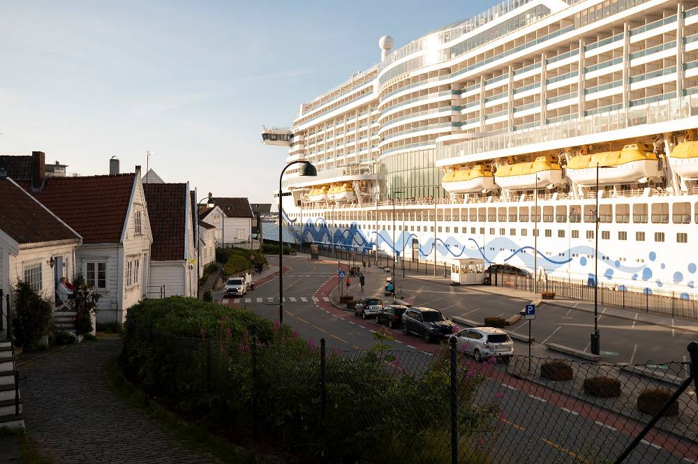Tour gratis a pie por Stavanger – casco antiguo de madera, puerto y puerta de acceso a los fiordos