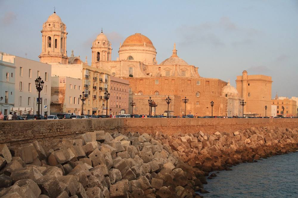 Cádiz Free Walking Tour – Porto Antigo, Muralhas do Mar e a Cidade Mais Antiga da Europa