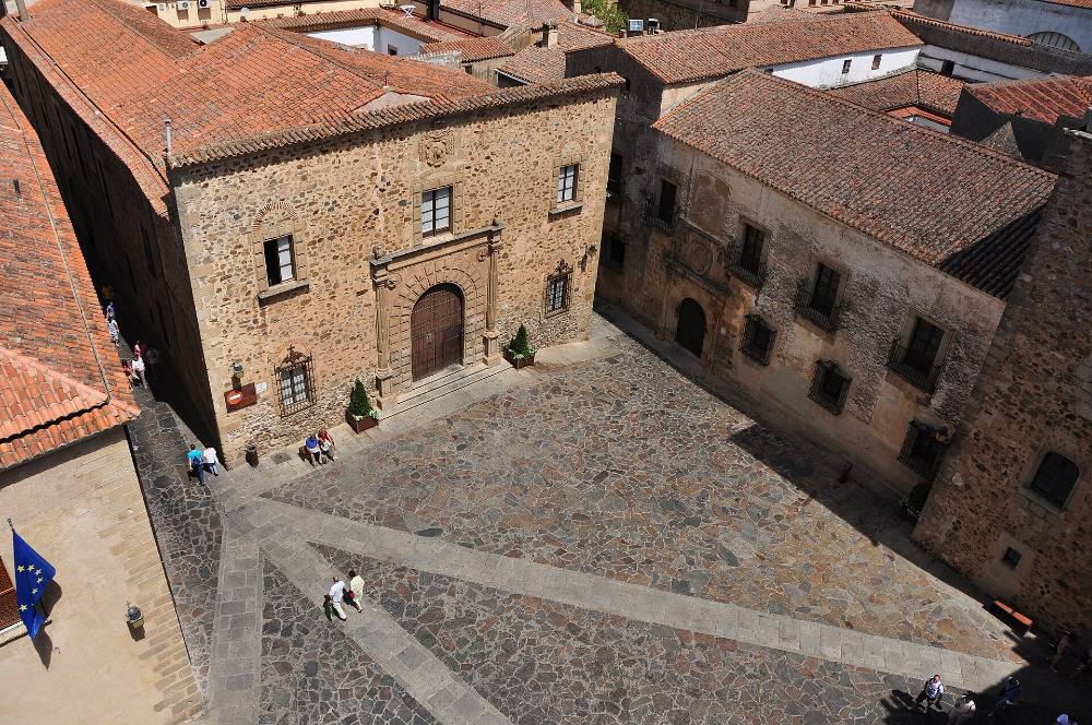 Cáceres Free Walking Tour – Mittelalterliche ummauerte Stadt, goldene Paläste & Extremadura
