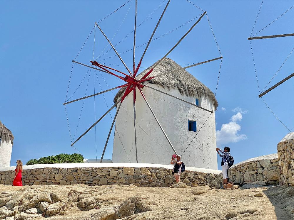 Tour a Pé Gratuito em Mykonos – Moinhos de Vento, Pequena Veneza e o Centro Histórico Caiado de Branco