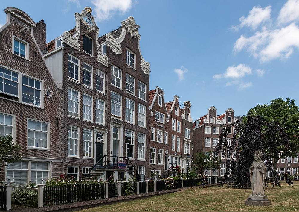 Tour a Pé Gratuito de Arte Urbana e Alternativo de Amsterdã – Murais, Bairros Criativos e Cultura Moderna