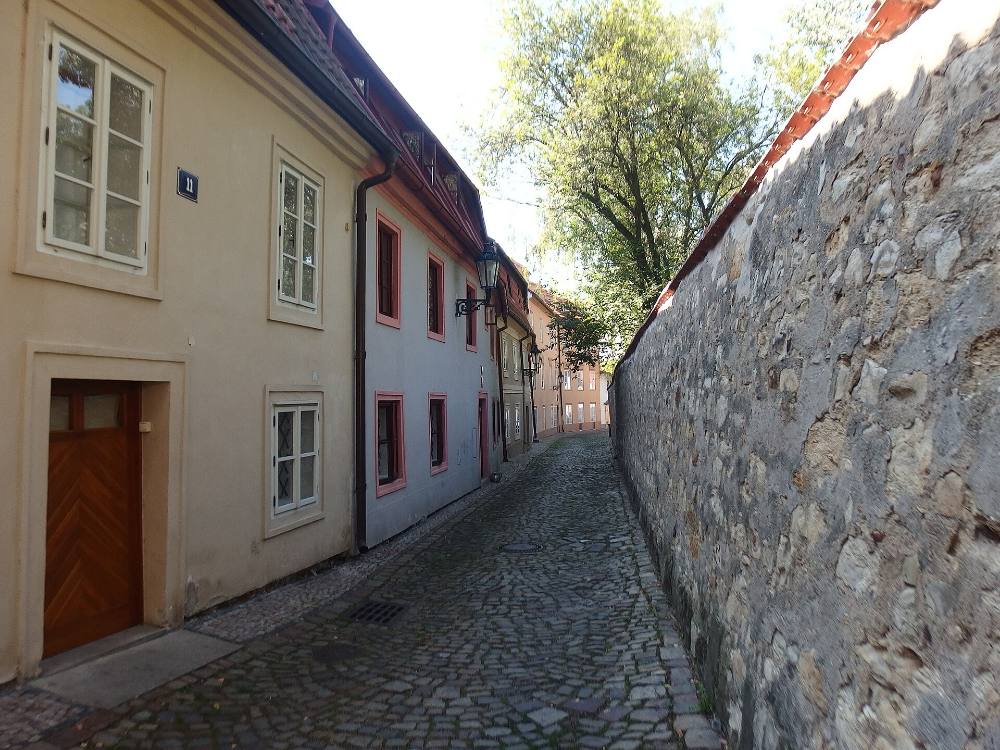 Visite à pied gratuite des trésors cachés et de la vie locale de Prague – Coins secrets et histoires de quartier