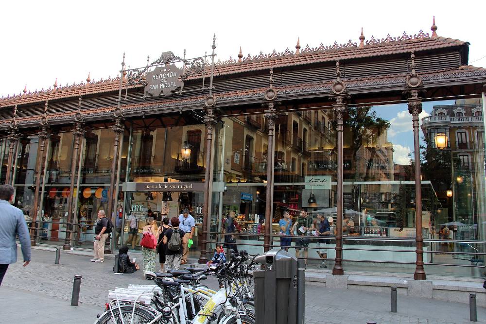 Madrid Hidden Gems & Local Life Free Walking Tour – Secret Corners & Neighbourhood Stories