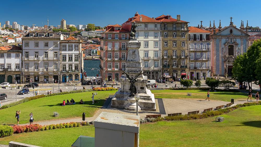 Porto Legends & Evening Free Walking Tour – Miti, Misteri e Vicoli Illuminati