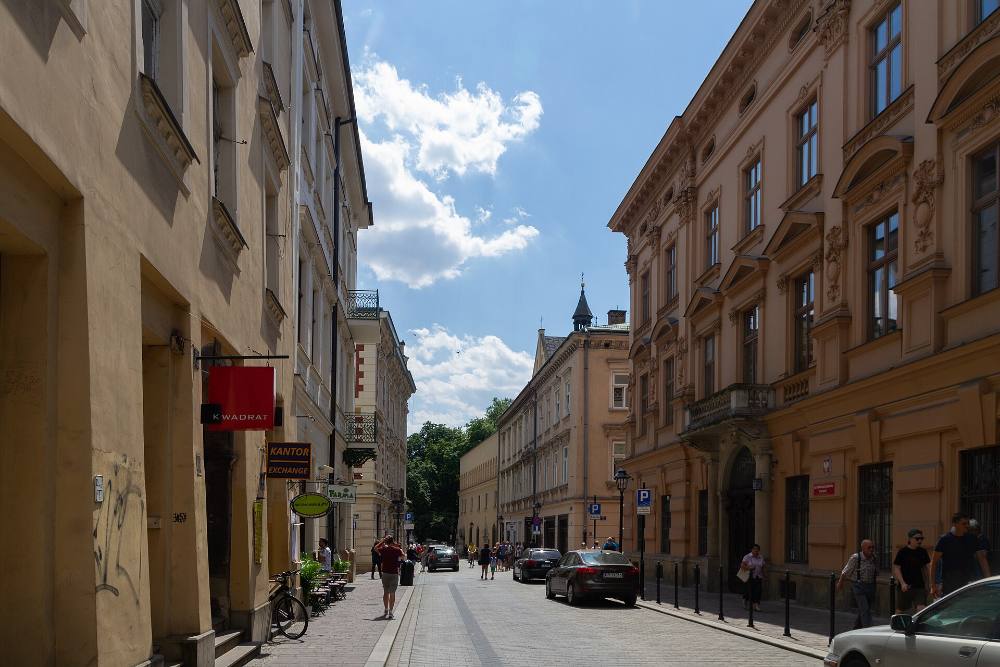 Legenda Krakow & Jelajah Berjalan Kaki Percuma Waktu Malam – Mitos, Misteri & Lorong Berlampu