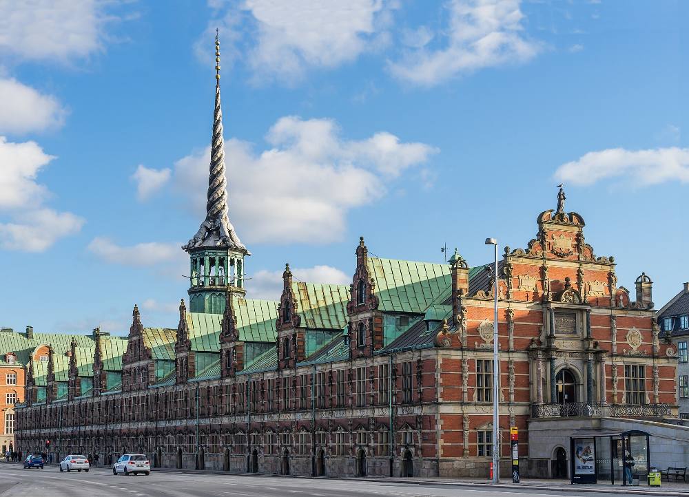 Legenda Copenhagen & Lawatan Berjalan Kaki Percuma Waktu Malam – Mitos, Misteri & Lorong Berlampu