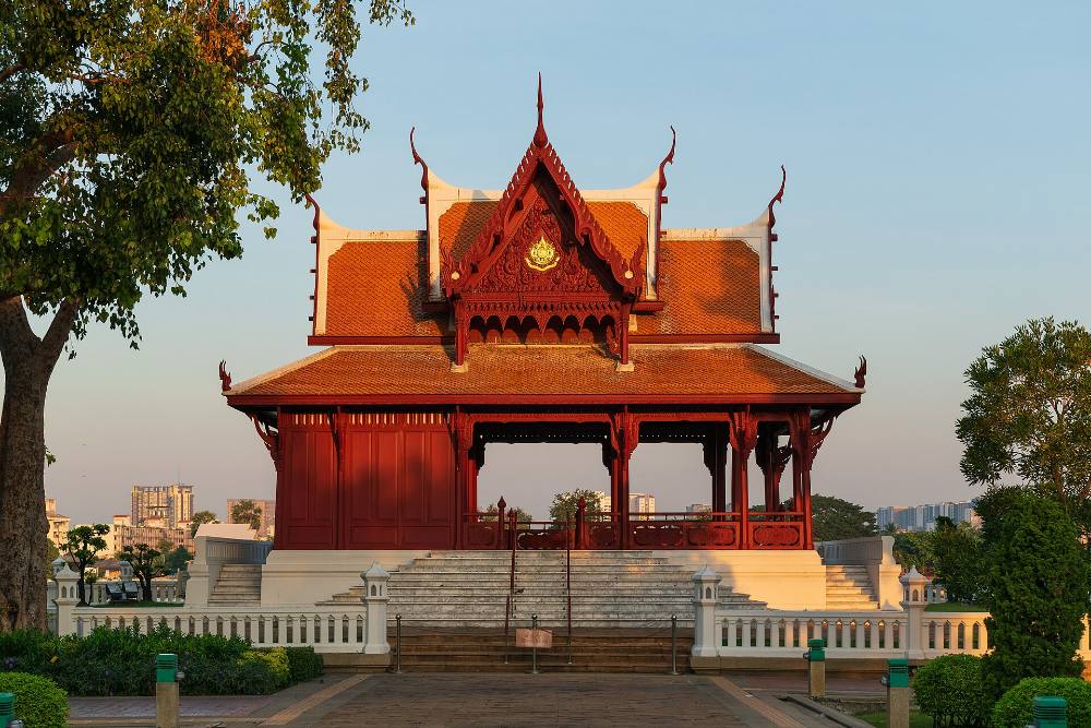 Lendas de Bangkok e Tour a Pé Gratuito Noturno – Mitos, Mistérios e Vielas Iluminadas