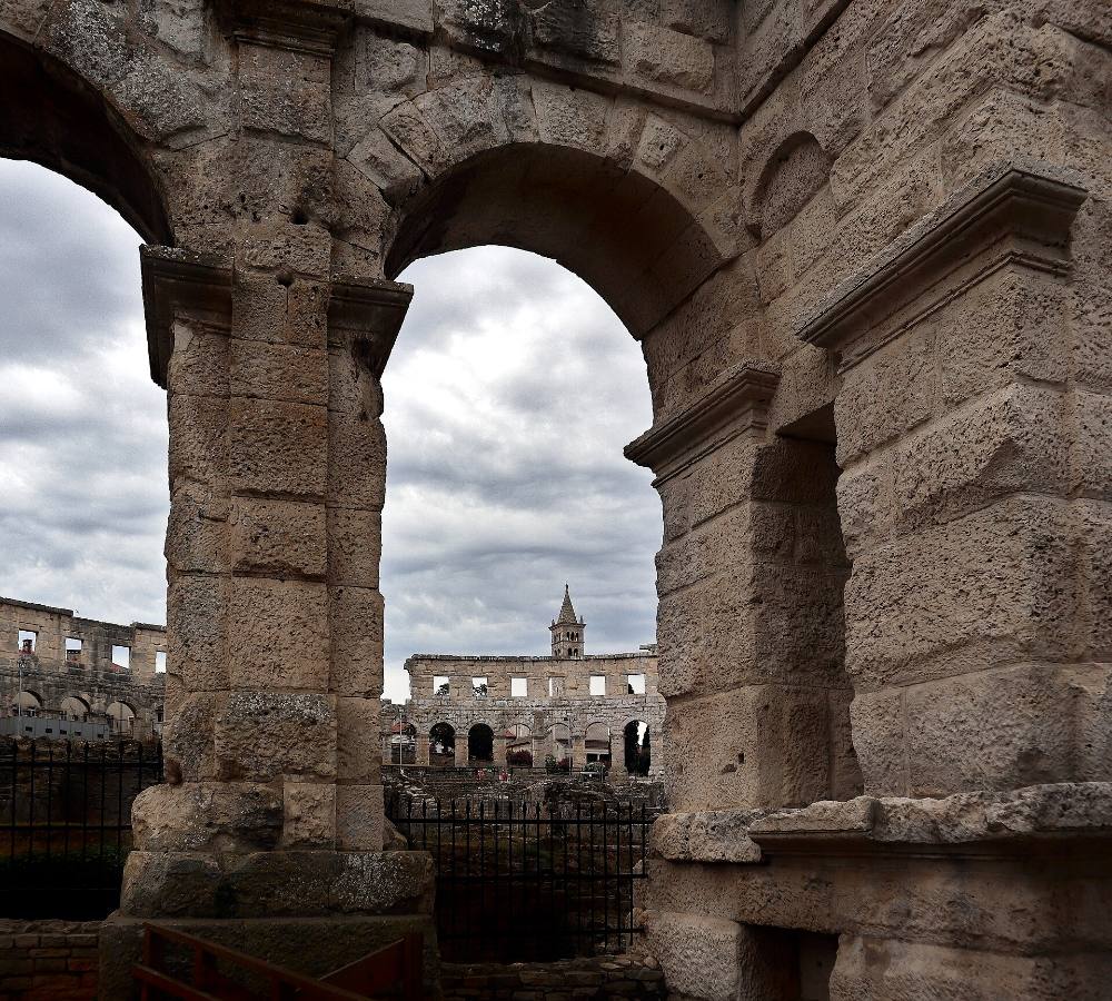 Visite à pied gratuite - Joyaux cachés et vie locale à Pula – Coins secrets et histoires de quartier