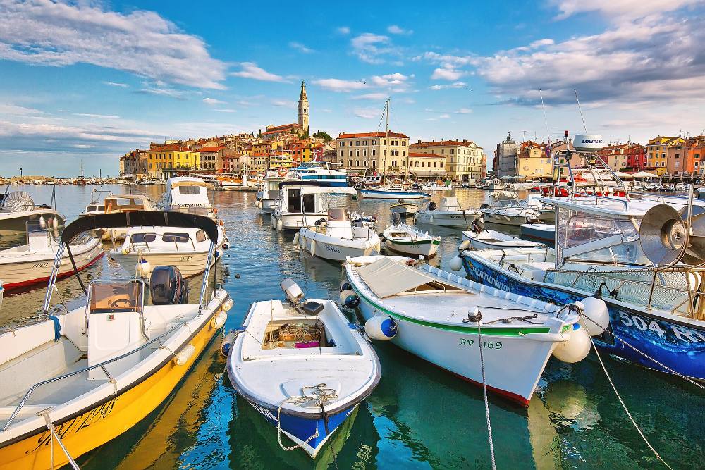 Lendas de Rovinj e Tour a Pé Gratuito Noturno – Mitos, Mistérios e Vielas Iluminadas