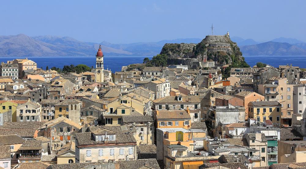 Lendas de Corfu e Tour a Pé Gratuito Noturno – Mitos, Mistérios e Vielas Iluminadas