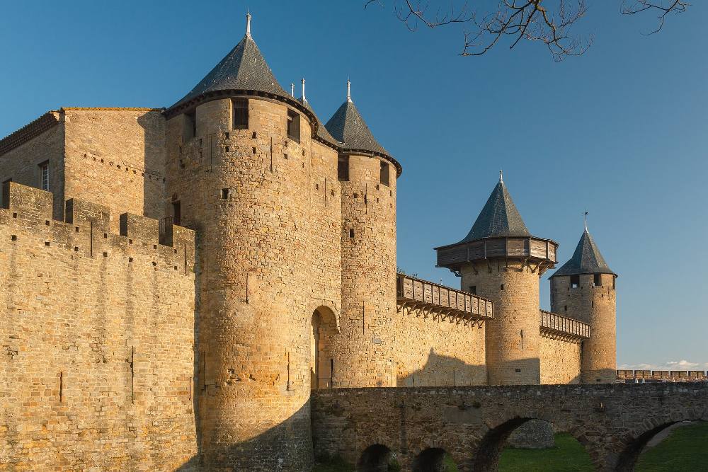 Carcassonne Street Art & Alternative Free Walking Tour – Murals, Creative Quarters & Modern Culture