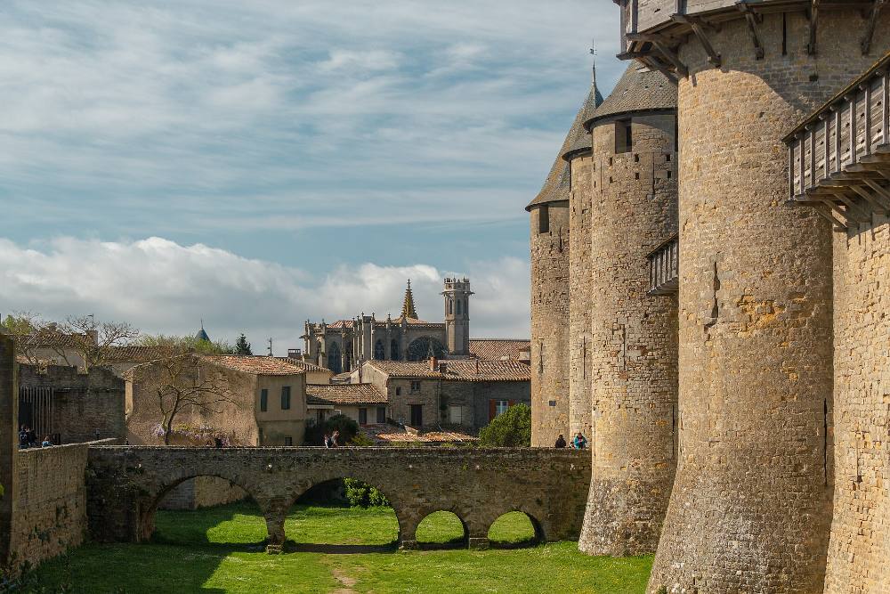 Leggende di Carcassonne e tour a piedi gratuito serale – Miti, misteri e vicoli illuminati dalle lanterne