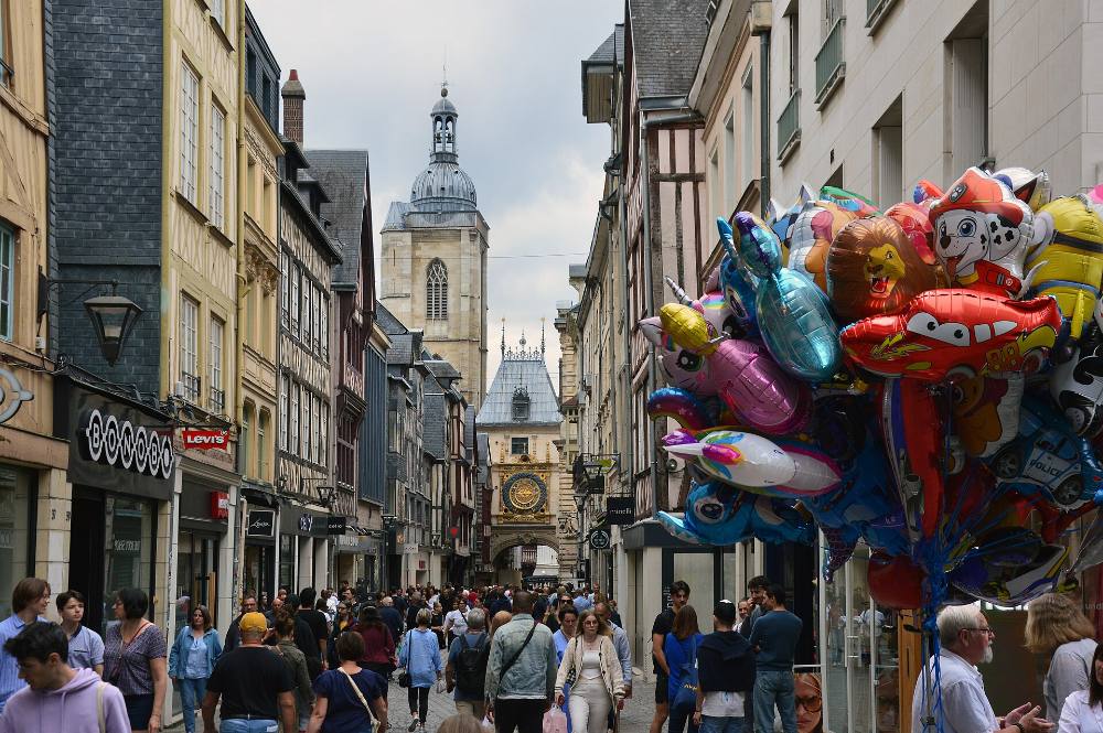 Lendas de Rouen e Tour a Pé Noturno Gratuito – Mitos, Mistérios e Vielas Iluminadas