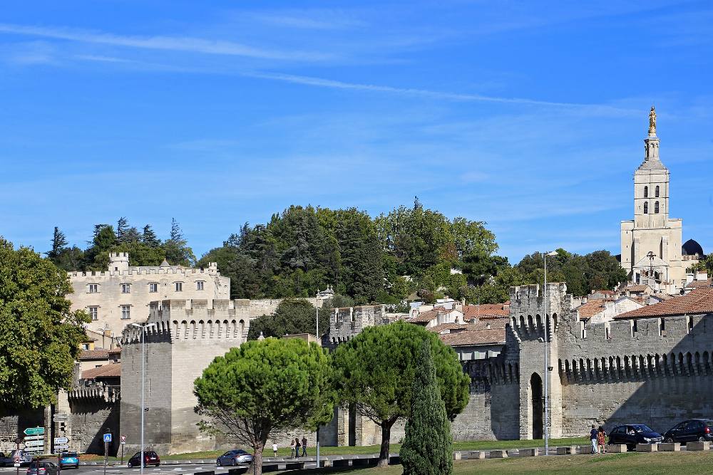 Visite à pied gratuite en soirée : Légendes d'Avignon – Mythes, mystères et ruelles éclairées à la lanterne