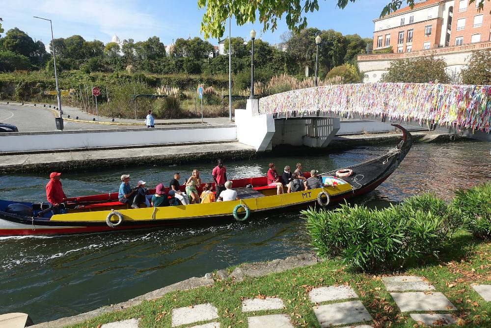 Tour a piedi gratuito serale e leggende di Aveiro – Miti, misteri e vicoli illuminati dai lampioni