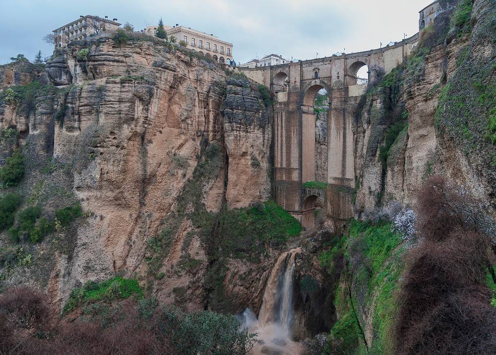 Lendas de Ronda e Tour a Pé Gratuito Noturno – Mitos, Mistérios e Vielas Iluminadas