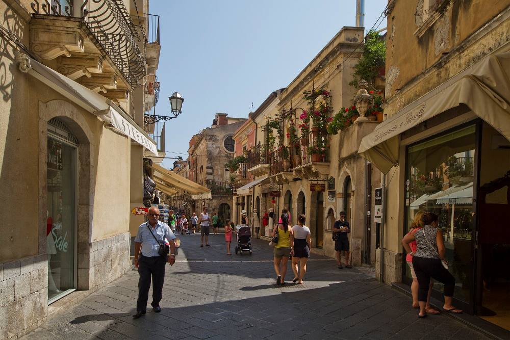 Tour a pé gratuito para descobrir a gastronomia e os mercados locais de Taormina – Sabores, mercados e cultura gastronómica