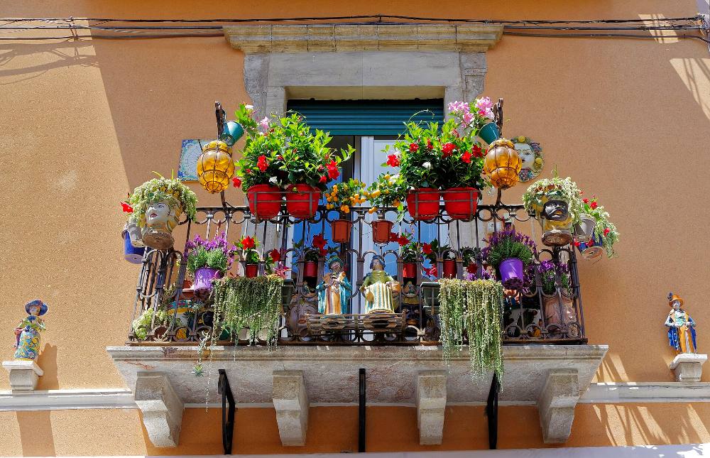 Tour a pé gratuito para descobrir as joias escondidas e a vida local de Taormina – Recantos secretos e histórias do bairro