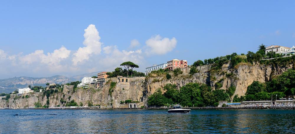 Free Walking Tour Street Art & Unique Culture in Sorrento – Murals, Creative Districts & Modern Culture
