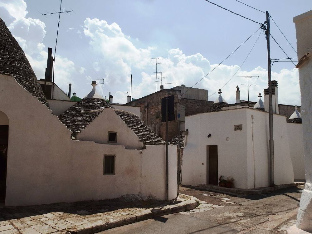 Tour a piedi gratuito alla scoperta della gastronomia e dei mercati locali di Alberobello – Sapori, mercati e cultura gastronomica