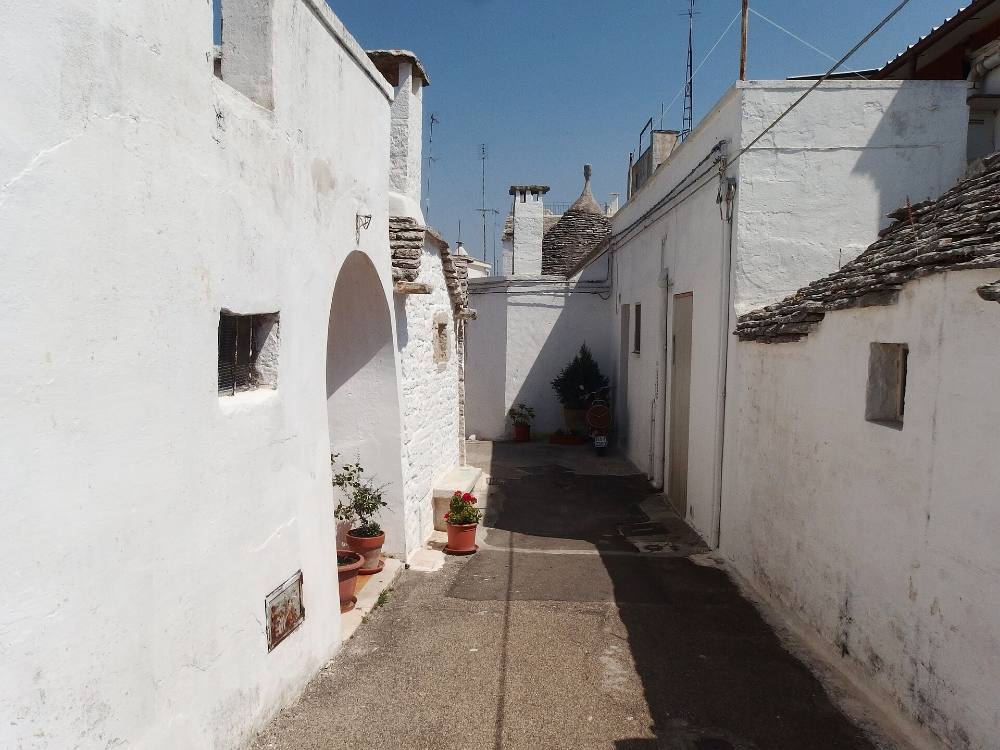Tour a Piedi Serale Gratuito & Leggende di Alberobello – Miti, Misteri & Strade Illuminate
