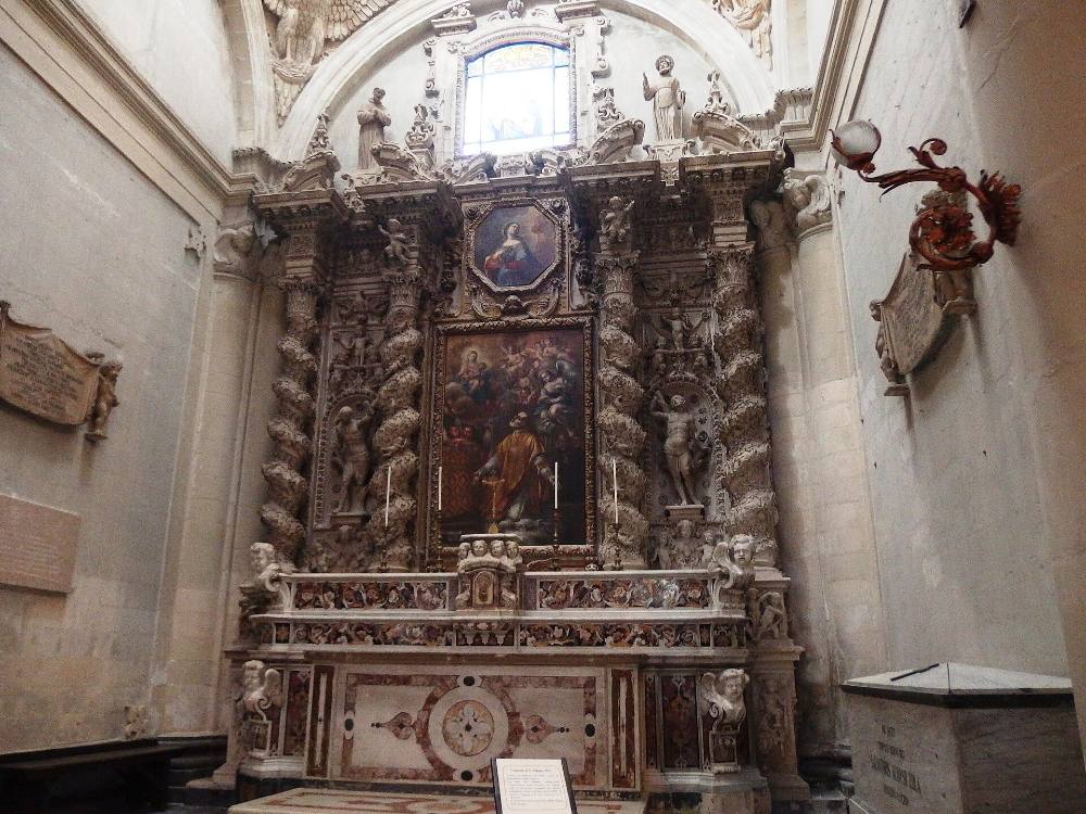 Tour Nocturno Gratuito a Pie: Leyendas de Lecce – Mitos, Misterios y Callejones bajo las Luces