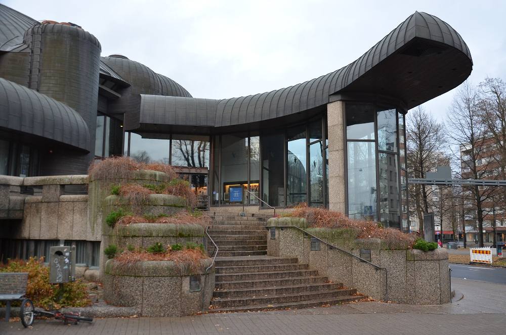 Visite guidée pédestre gratuite en soirée et légendes de Tampere – Mythes, mystères et ruelles éclairées