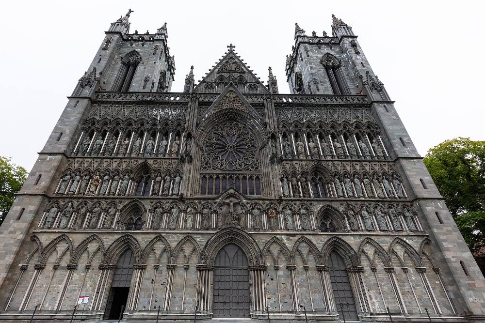 Leggende di Trondheim & tour serale gratuito a piedi – Leggende, misteri e vicoli illuminati