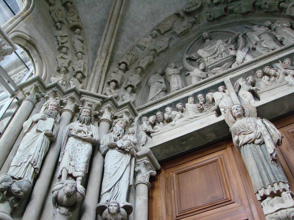 Légendes de Lausanne & visite pédestre gratuite en soirée – Mythes, mystères et ruelles illuminées