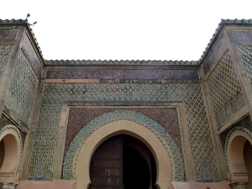 Tour a pé gratuito à noite e lendas de Meknes – mitos, mistérios e vielas iluminadas