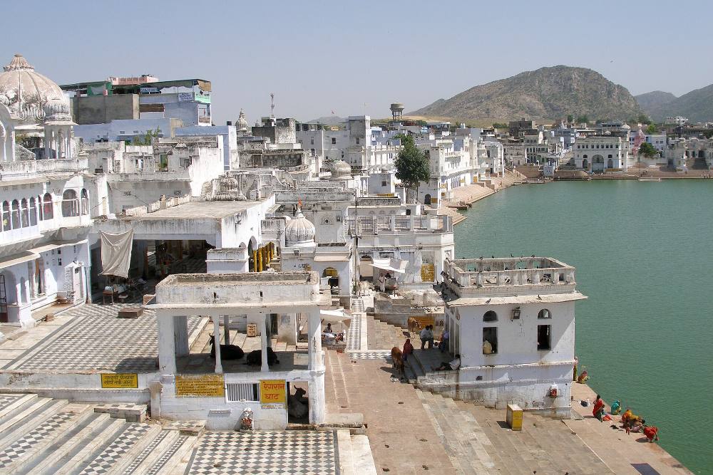 Visite guidée pédestre gratuite sur l’art urbain et le style original de Pushkar – fresques murales, quartiers créatifs et culture contemporaine
