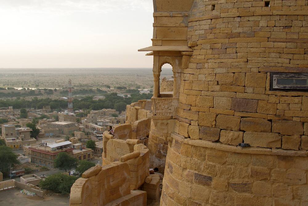 Arte di strada a Jaisalmer e tour a piedi alternativo gratuito – murales, quartieri creativi e cultura contemporanea