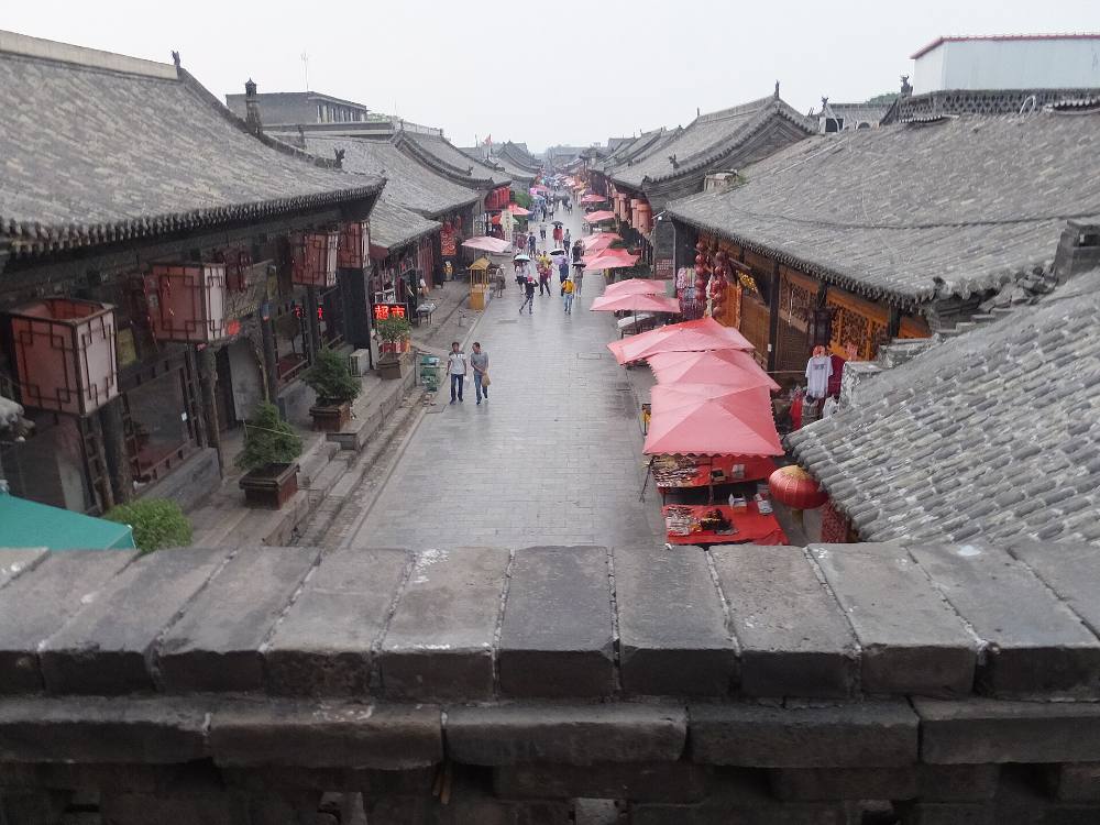 Passeio a Pé Gratuito à Noite & Lendas de Pingyao – Mitos, Mistérios e Vielas Iluminadas