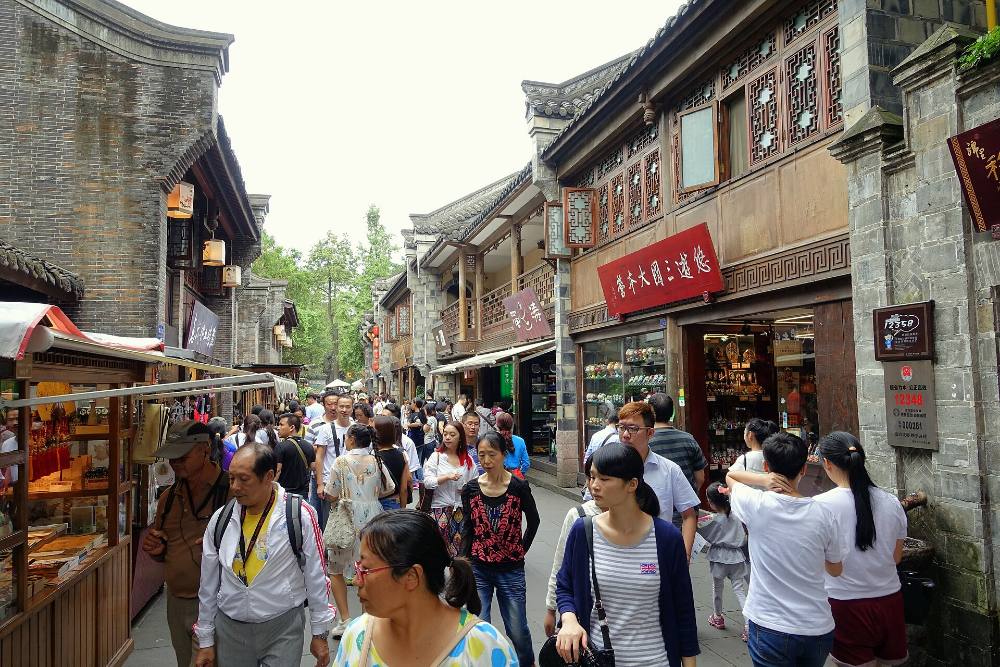Free Evening Walking Tour of Chengdu Legends – Myths, Mysteries & Alleys Under the Lights