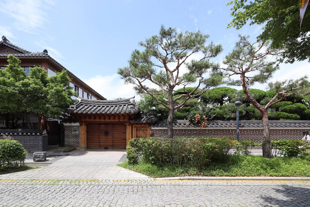 Kostenlose Abend-Fußtour & Legenden von Jeonju – Mythen, Geheimnisse & beleuchtete Gassen