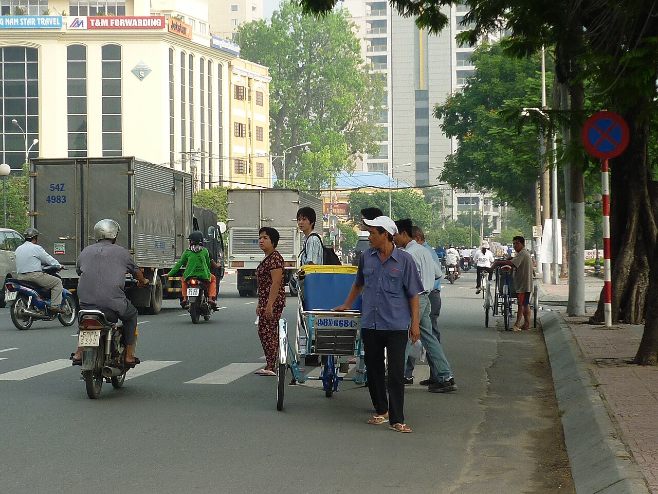 Tour Xích Lô Khám Phá Trung Tâm Sài Gòn