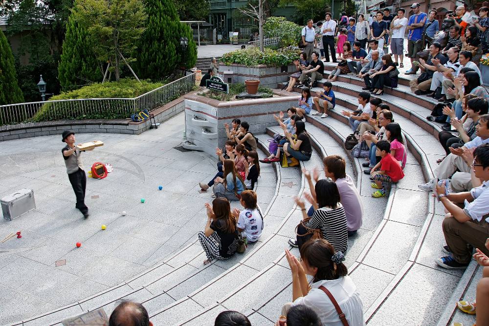 Tour nocturno a pie gratuito y leyendas de Kobe – Mitos, misterios y callejones bajo las luces
