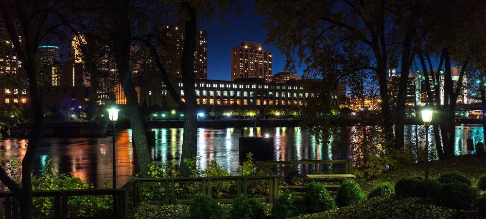 Tour đi bộ miễn phí khám phá nghệ thuật đường phố & nét khác biệt của Minneapolis – Tranh tường, khu sáng tạo & văn hóa hiện đại