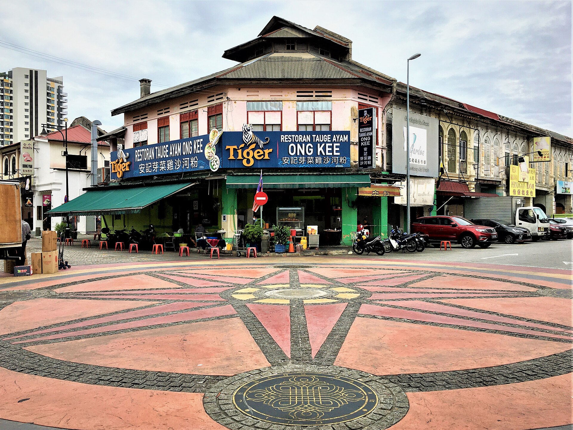 Đi bộ ẩm thực buổi sáng ở Ipoh: Cà phê trắng, gà giá đỗ & các kopitiam Phố cổ