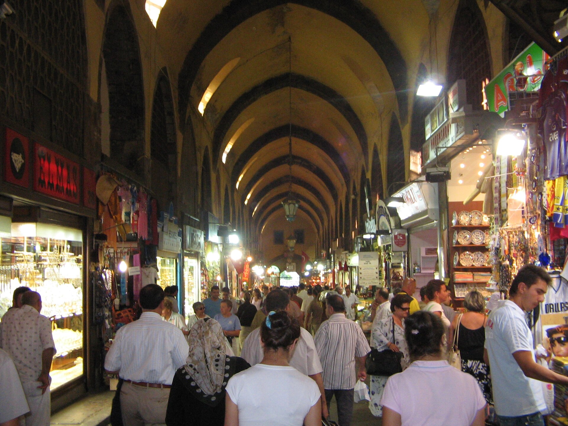 Chuyến đi bộ ẩm thực Phố cổ Istanbul: Chợ Gia vị, bánh mì cá Eminönü & Baklava