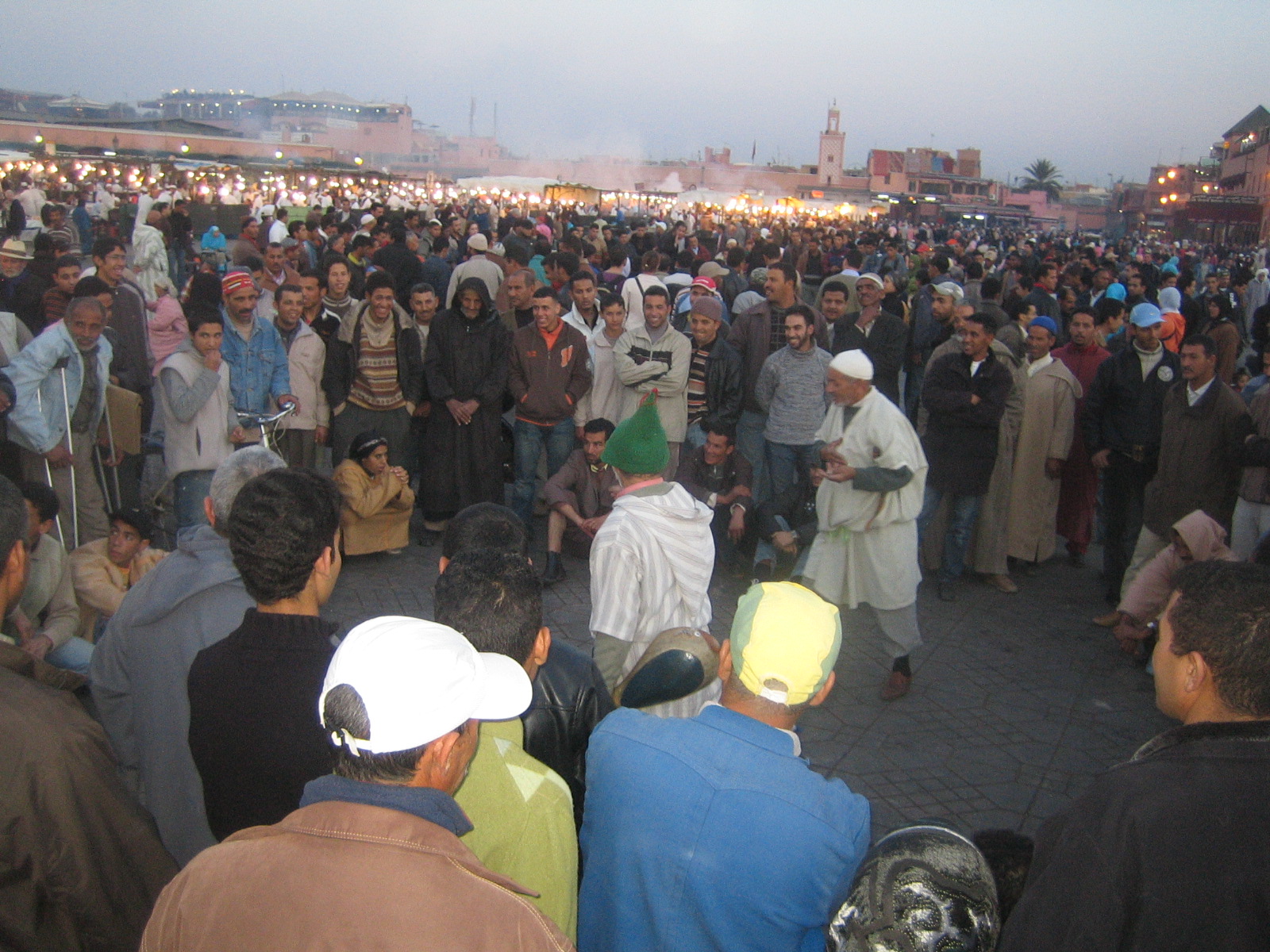 Tour ẩm thực đêm Marrakech: Các quầy Jemaa el-Fnaa & nước dùng ốc