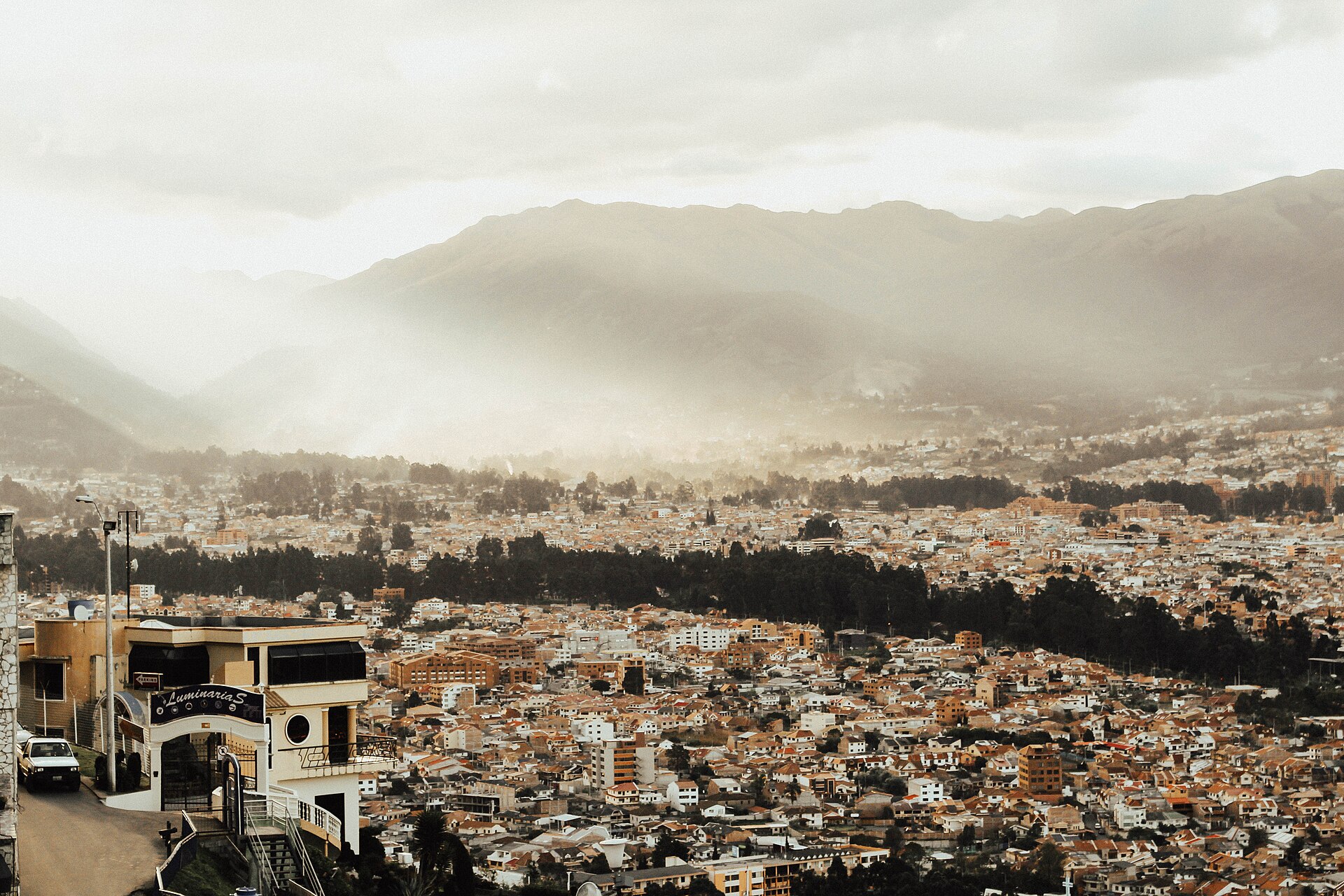 Tour ẩm thực đi bộ ở Cuenca: Mercado 10 de Agosto, Hornado & đồ ngọt Andes
